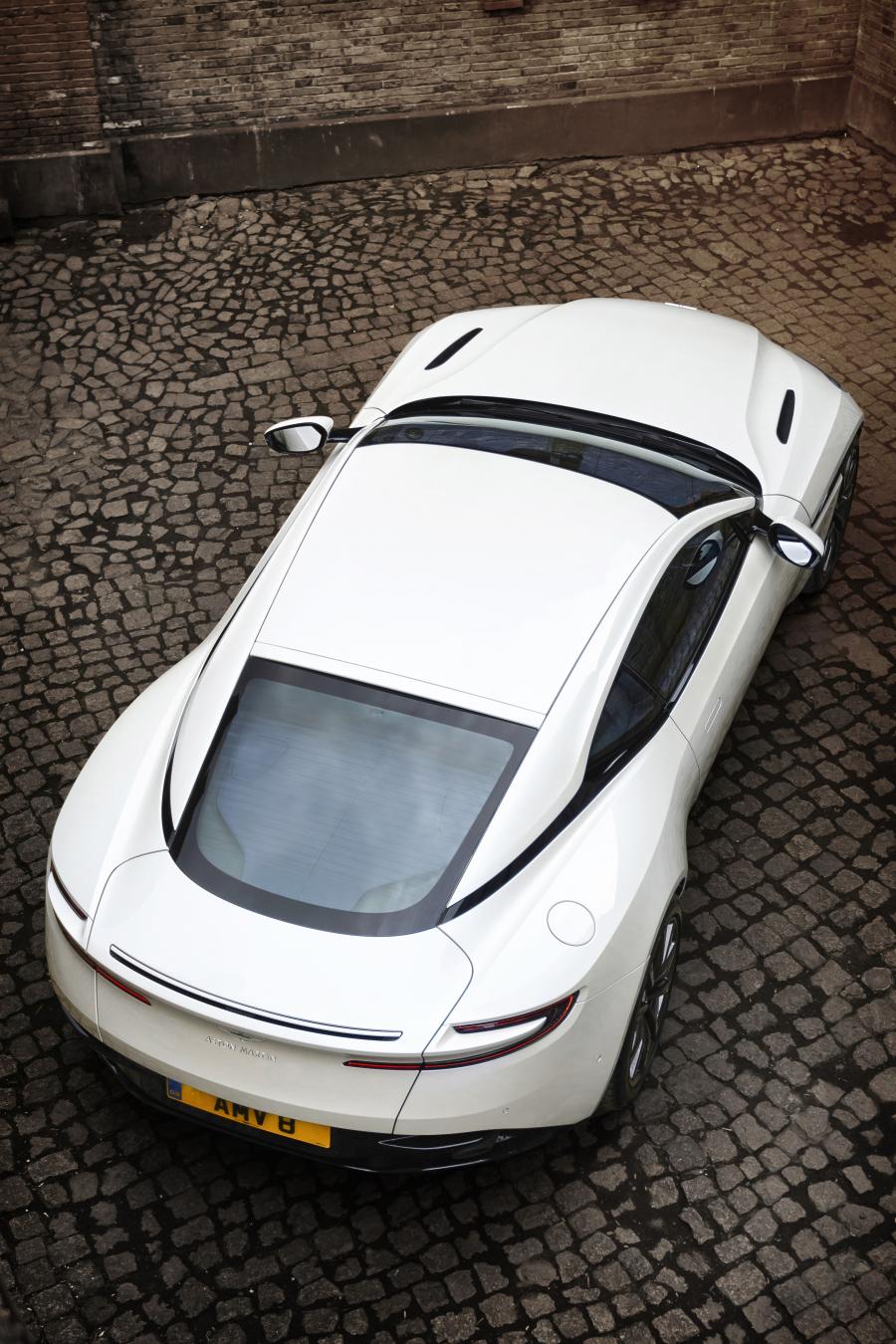  Aston Martin DB11 V8 2017 года  (WW) (фото 3 из 25)